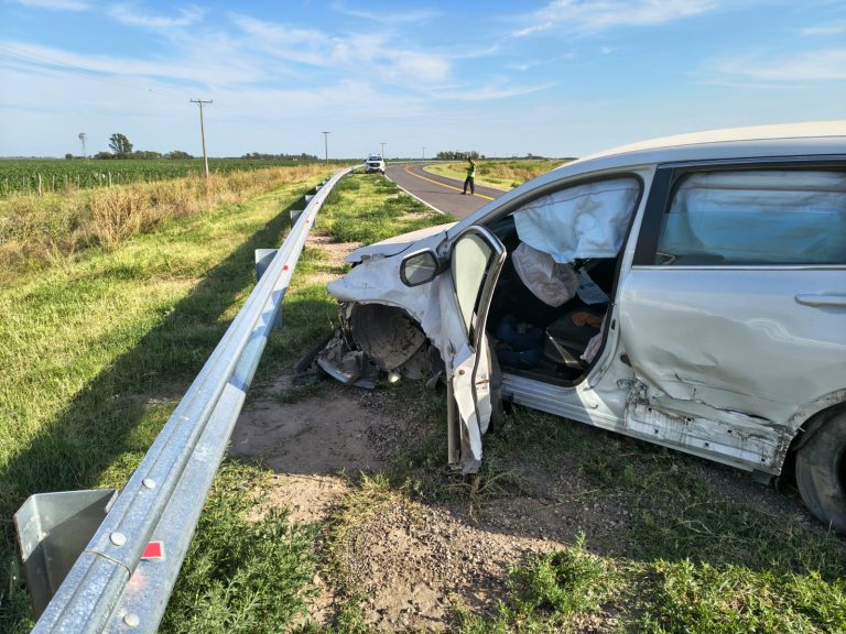 Fuerte accidente en la Ruta Provincial 101: una mujer fue hospitalizada tras perder el control de su vehículo