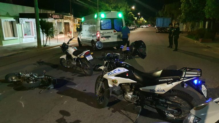 Siniestro vial: una mujer hospitalizada tras un choque entre dos motos