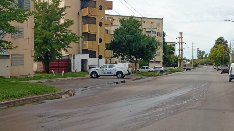 10 allanamientos y dos detenidos por el ataque armado en el barrio Roca: una historia de venganza tras un siniestro vial fatal