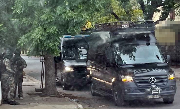 Fuerte intervención policial:  dos demorados tras allanamientos en el barrio Ranqueles por hechos de violencia