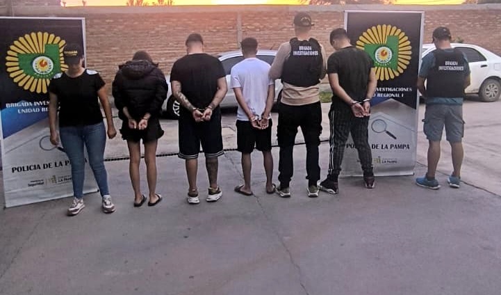 Estafa telefónica: Detienen a cuatro personas y secuestran dólares y joyas en Santa Rosa