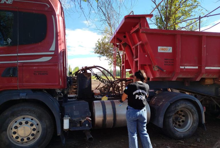 Allanamiento en Villa Regina: recuperan un camión solicitado por la justicia de La Pampa