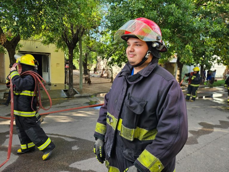 Incendio en un depósito de calle 15: bomberos no descartan que el foco ígneo fuera intencional