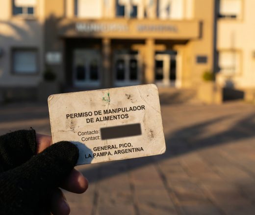 La Municipalidad alerta sobre estafas vinculadas al Carnet de Manipulación de Alimentos (Imagen ilustrativa IA - infopico.com)