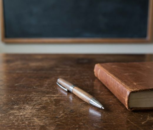 Cambian las reglas para ser director de escuela en La Pampa: exigirán un trayecto formativo de 180 horas (Imagen ilustrativa IA - infopico.com)