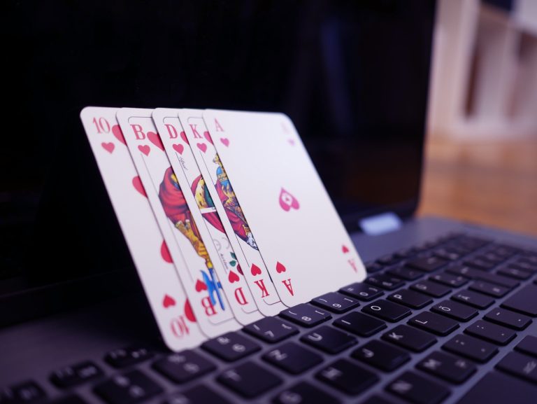 Eye-tracking en experimentos de poker online