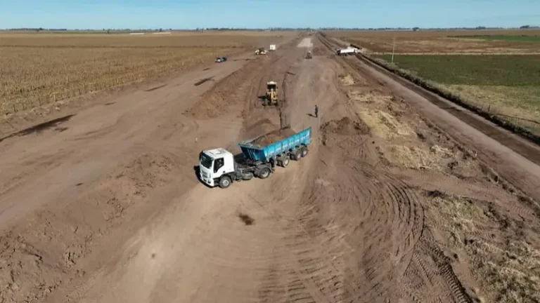 Socavones en el Meridiano V: La Pampa y Buenos Aires trabajan en la reparación del camino