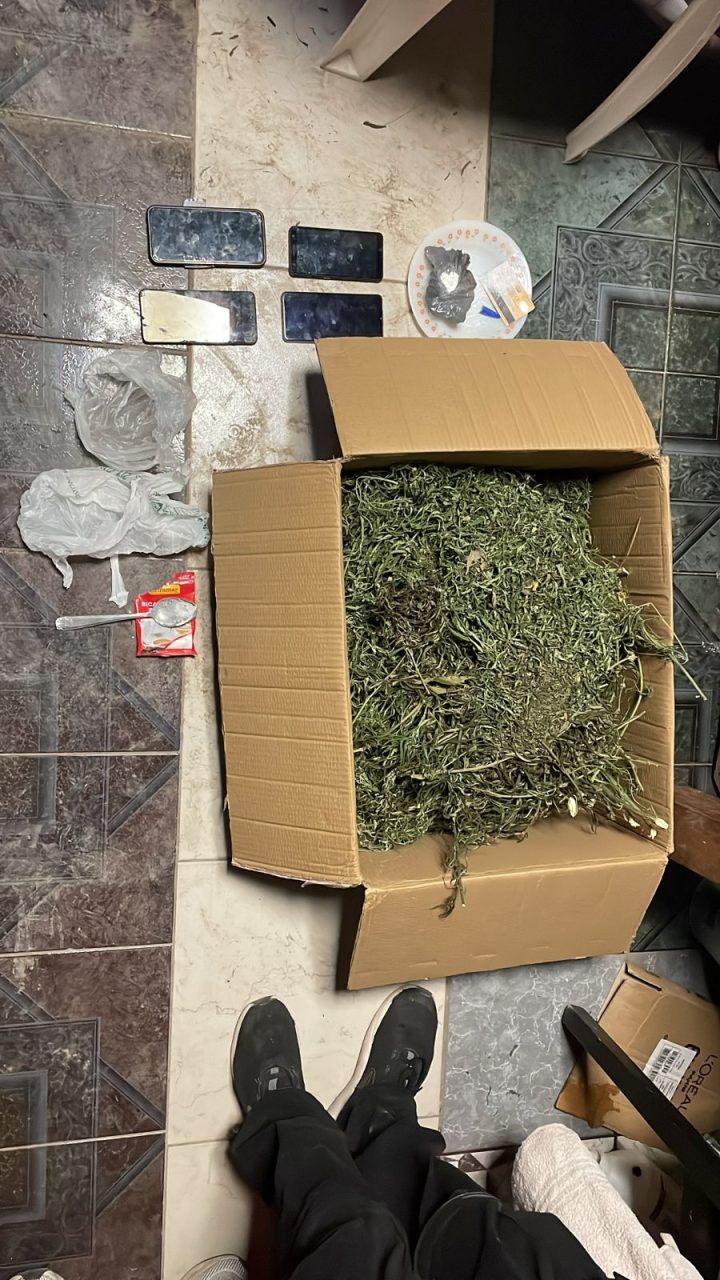 Operativo antidrogas en Santa Rosa: secuestraron más de un kilo de marihuana y detuvieron a un hombre con antecedentes