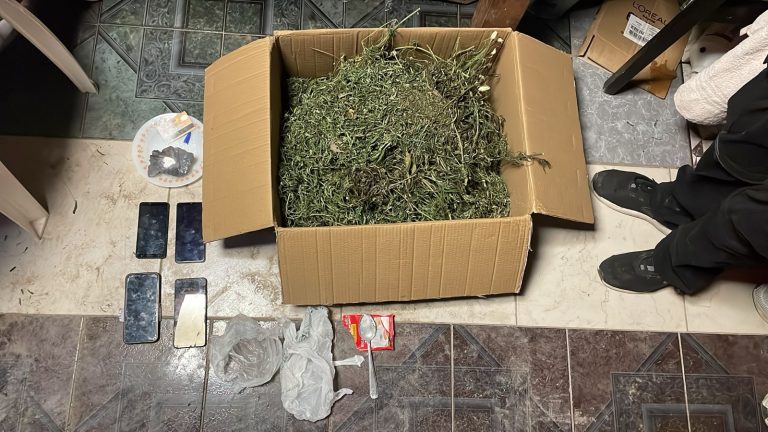Operativo antidrogas en Santa Rosa: secuestraron más de un kilo de marihuana y detuvieron a un hombre con antecedentes
