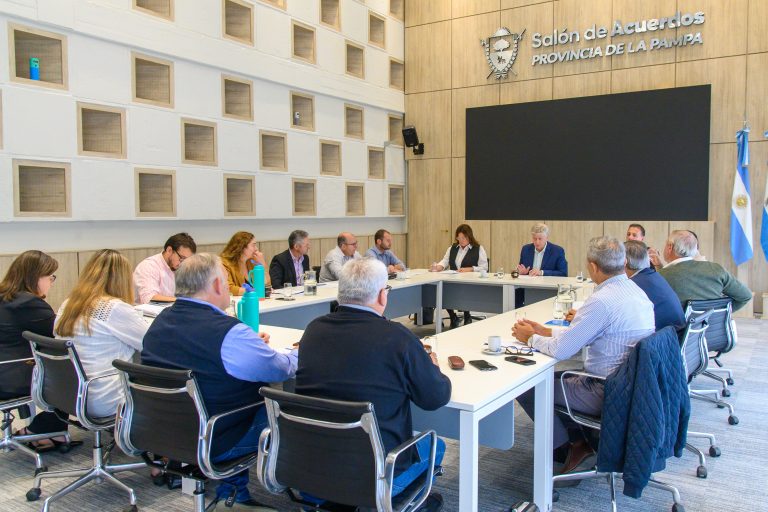 Ziliotto presentó ante intendentes el anteproyecto de ley para crear Consorcios Camineros