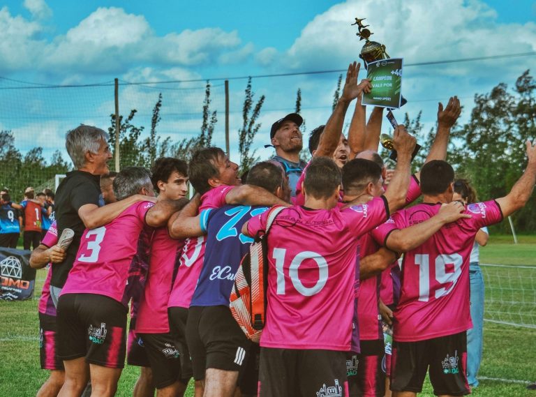 Vibrante definición del torneo de fútbol “Entre Amigos”: “The Last Dance” y “Psje je” gritaron campeón en las categorías +30 y +40