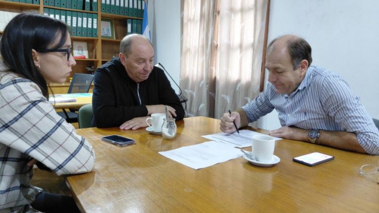 Respaldo provincial para los proyectos de la Cooperativa de Doblas en agua y apicultura