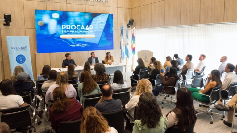 El Gobierno presentó el plan de capacitación para la administración pública y lo extenderá a los municipios