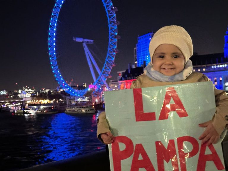 De Londres a La Pampa: la niña que viajó al otro lado del mundo por un trasplante único regresa a casa