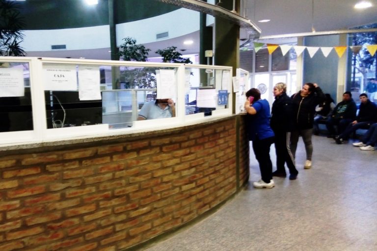 Falla eléctrica afecta la atención en los consultorios externos del hospital Gobernador Centeno
