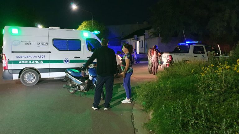 Dos menores hospitalizados tras chocar en moto contra la parte trasera de un auto en calles 444 y 409
