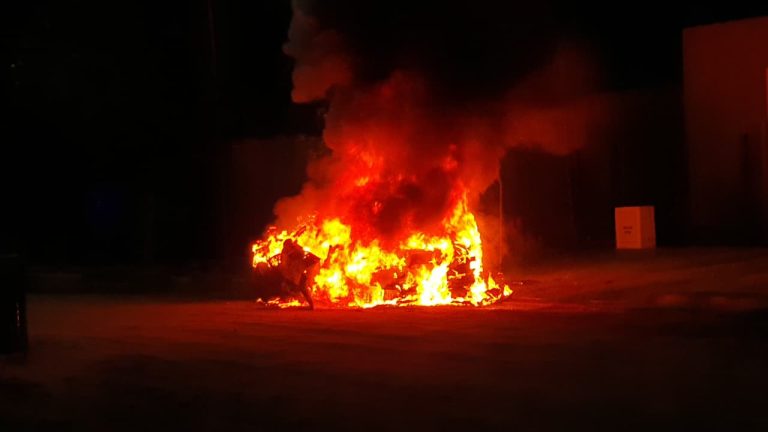 Incendio destruyó por completo un Audi TT en General Pico: investigan si fue intencional
