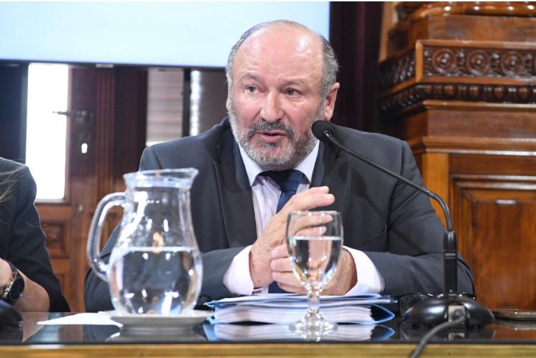 El senador pampeano Daniel Kroneberger renunció formalmente al aumento de sueldo