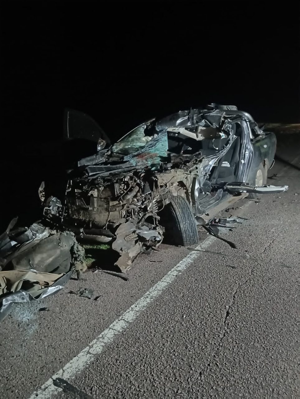 Grave accidente en la Ruta Nacional 188: un conductor resultó con heridas severas tras chocar contra un camión