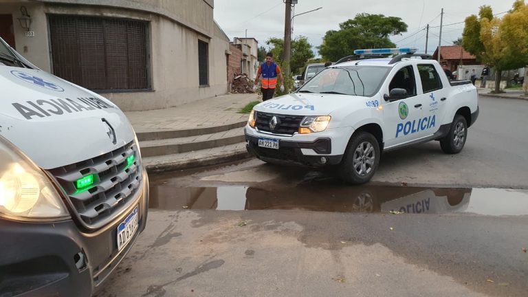 Dos menores en moto chocaron contra un acoplado en calles 5 y 28: uno de los jóvenes huyó del lugar