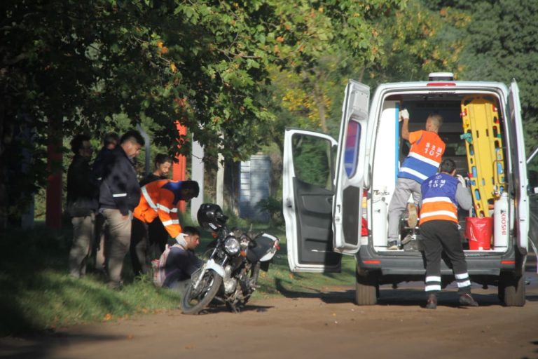 Un motociclista perdió el control de su rodado en la calle 403 y fue hospitalizado