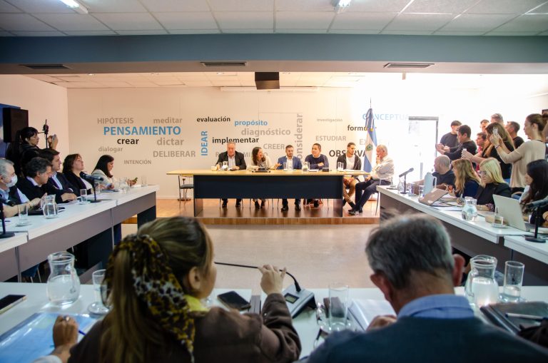 Debate por El Medanito: el intendente de 25 de Mayo presentó en la Legislatura una propuesta alternativa al proyecto del Ejecutivo