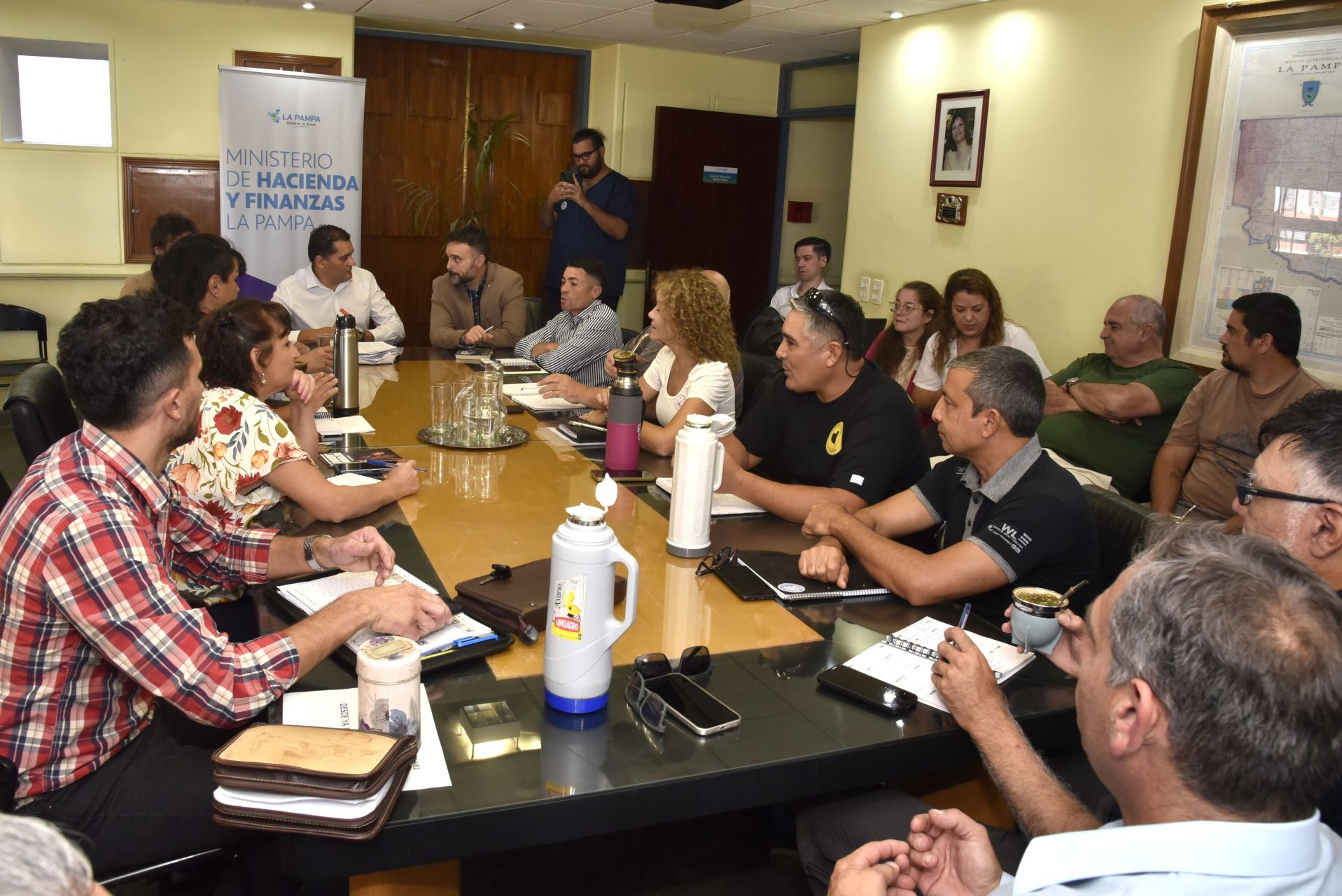 El Poder Ejecutivo y la Mesa Intersindical sellaron un nuevo acuerdo salarial en la paritaria provincial