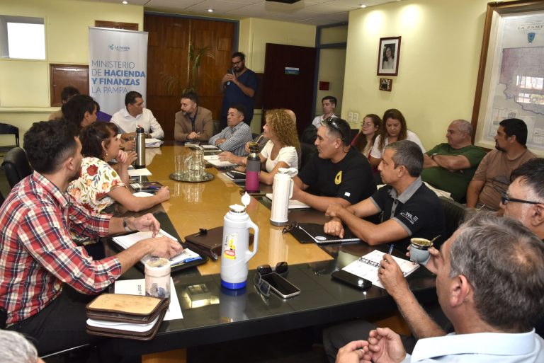 El Poder Ejecutivo y la Mesa Intersindical sellaron un nuevo acuerdo salarial en la paritaria provincial