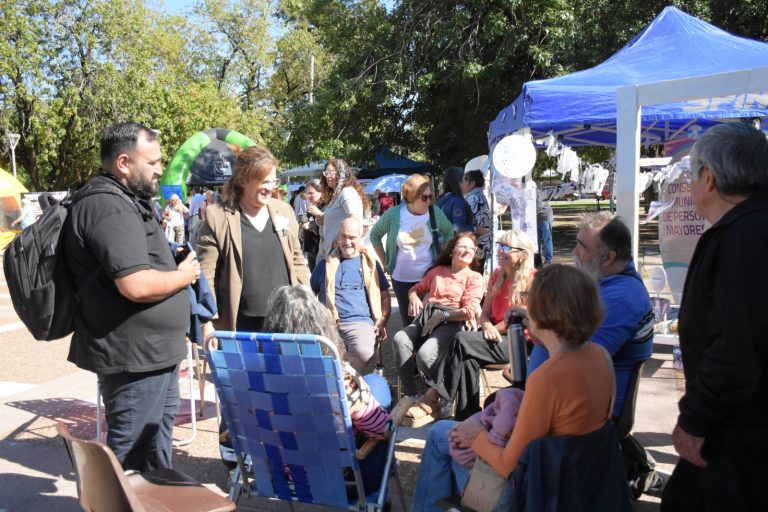 Con gran convocatoria se realizó la primera Feria Plateada en General Pico