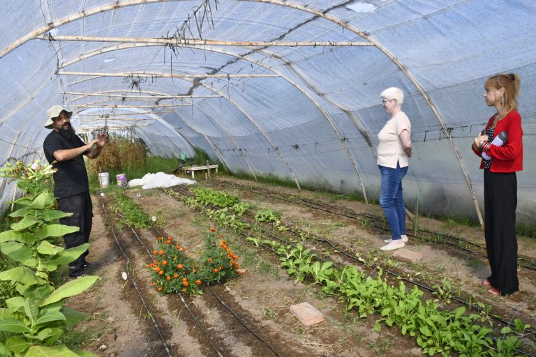 Impulsan un taller de huerta en el ex IPESA para promover la integración y la pacificación social