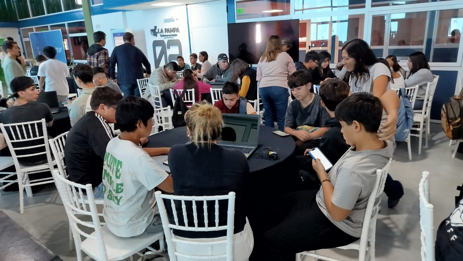 Código Pampa: Más de 160 jóvenes pampeanos se capacitan en <b>Inteligencia Artificial</b> thumbnail