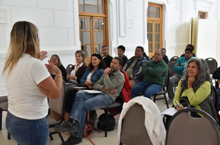 General Acha: Gran convocatoria en el inicio de la capacitación en Mantenimiento de Parques y Jardines