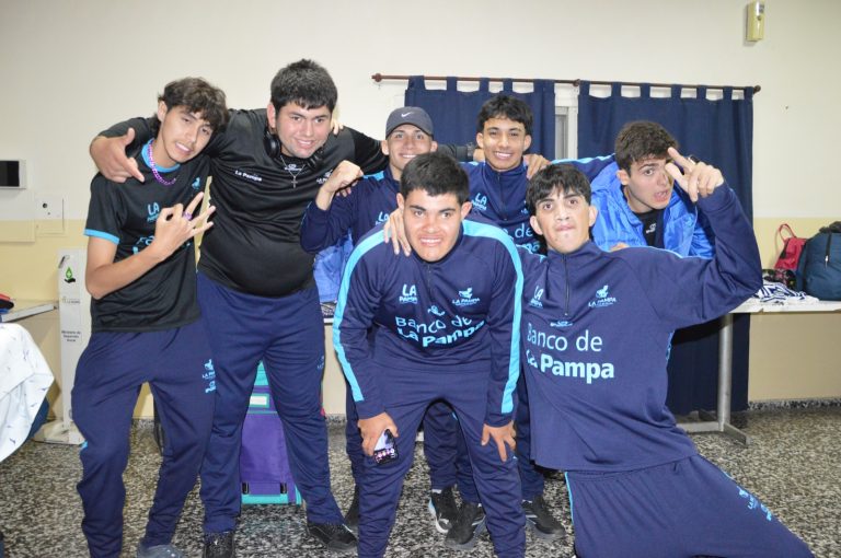 Juegos Patagónicos: la delegación pampeana partió a Chubut para competir en beach vóley y deportes adaptados