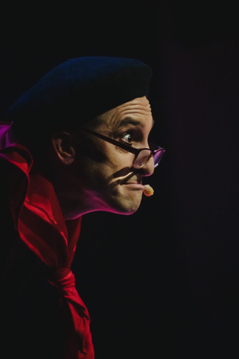 “ABSURDUS” se despide de General Pico con su última función de humor gestual