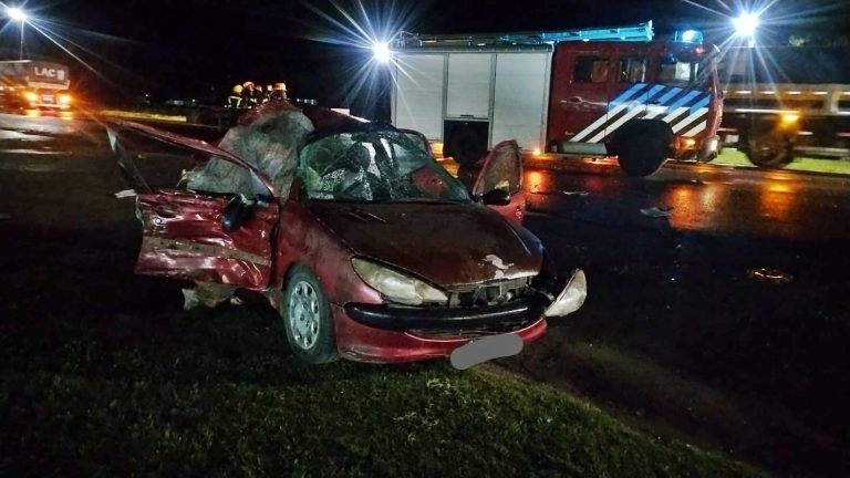Tragedia en Catriló: una mujer murió tras un violento choque entre un auto y un camión