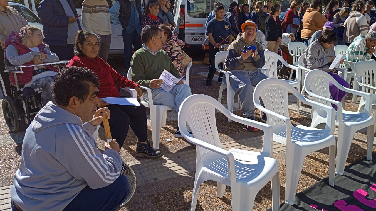 Crisis en discapacidad: 22 chicos de General Pico podrían quedarse sin atención terapéutica por la deuda de Incluir Salud