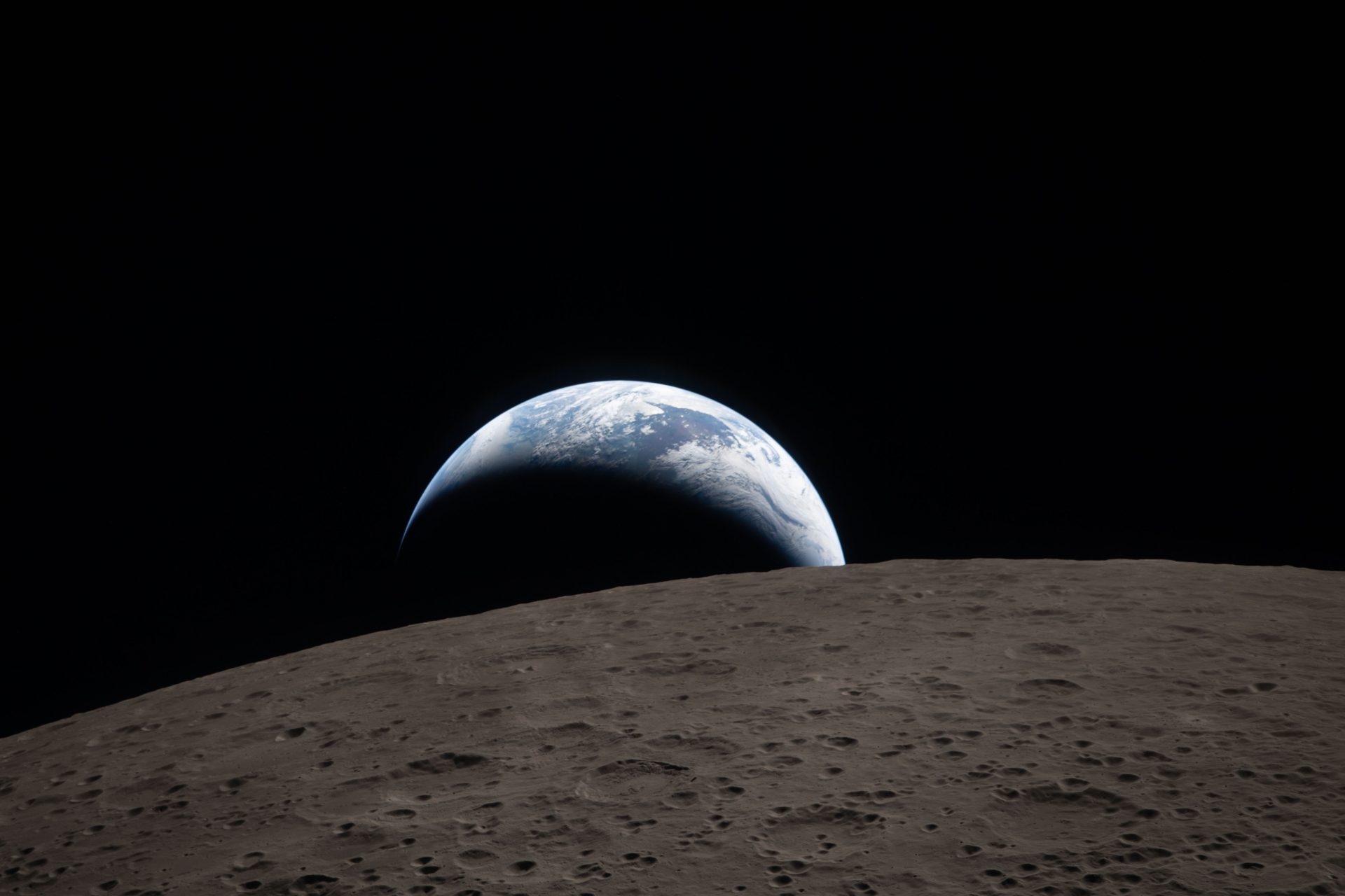 La NASA publicó 22 impactantes fotos en 4K del vuelo sobre la Luna: mirá la galería completa