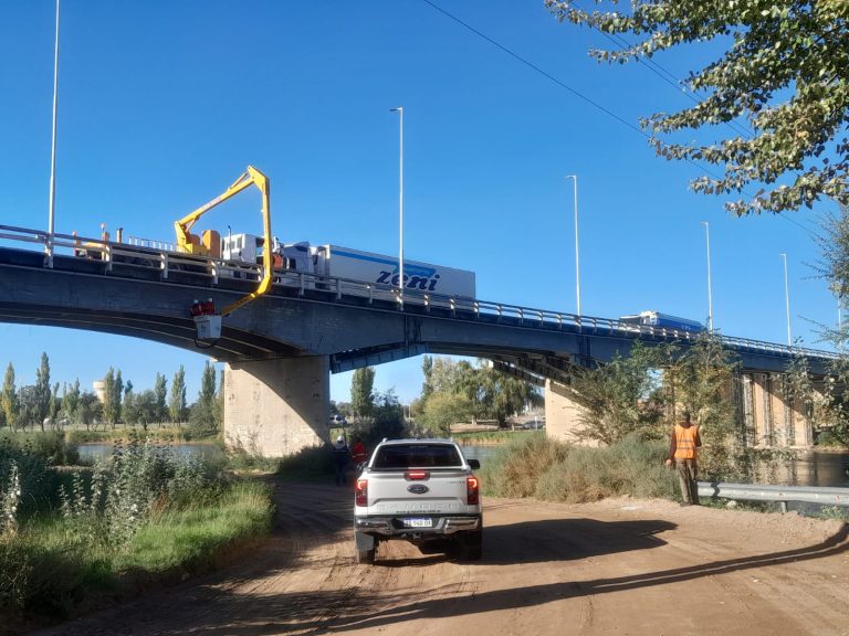Corte parcial en el puente carretero de La Adela por tareas de inspección estructural