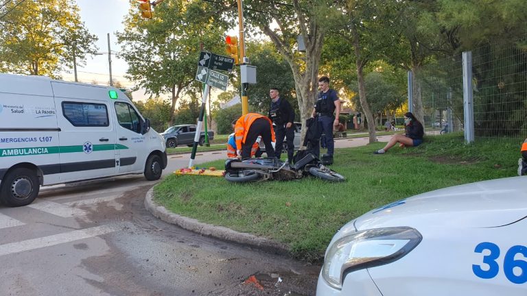 Fuerte siniestro vial en Avenida San Martín y calle 115: dos mujeres y una niña hospitalizadas