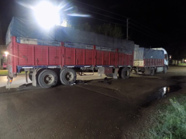 Trágico choque en la madrugada : un motociclista falleció tras impactar contra un camión en la capital pampeana
