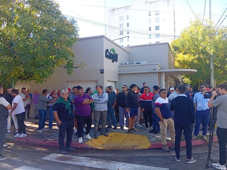 Transportistas paralizan la planta de Cargill en General Pico en reclamo por mejoras tarifarias