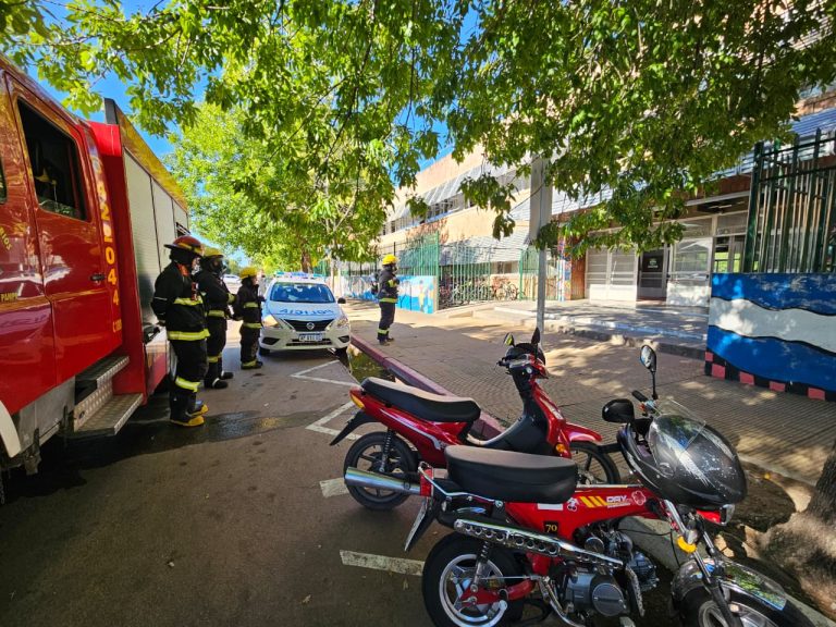 Un alumno encendió una bengala dentro de un aula en un colegio de General Pico y movilizó a los bomberos