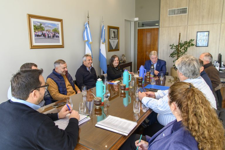El Gobierno de La Pampa y entidades rurales analizan la creación de Consorcios Camineros