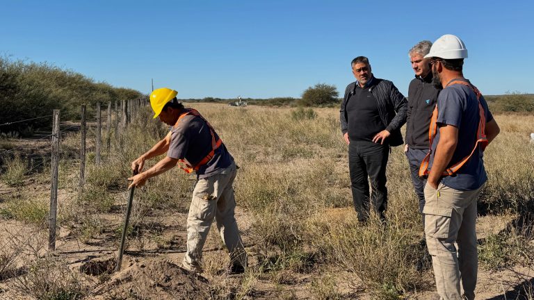 Avanza la obra para sumar a La Adela a la red provincial de fibra óptica