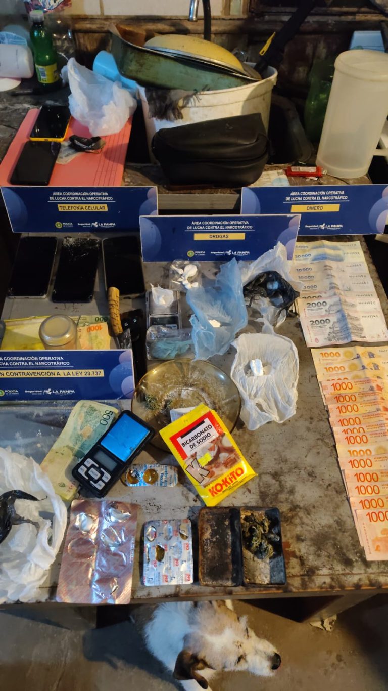 Allanamiento por narcotráfico en Eduardo Castex: detuvieron a dos hermanos y secuestraron cocaína y dinero