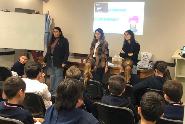 Jornada en Intendente Alvear: Energía y Minería trabajó con la cooperativa para fortalecer el servicio y capacitar a estudiantes