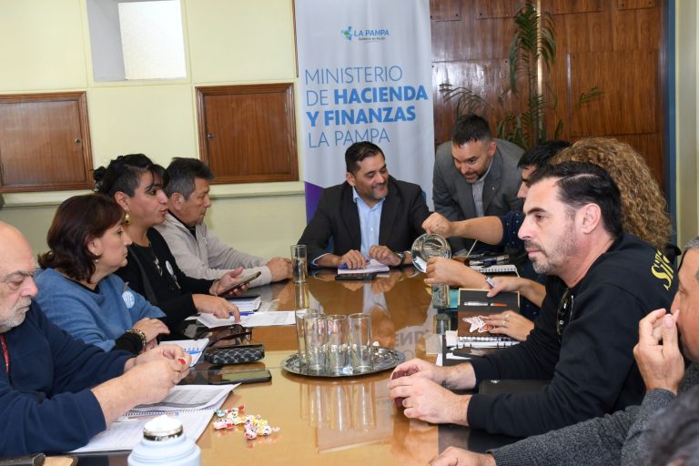 Paritarias en La Pampa: gremios estatales rechazaron las propuestas del Gobierno y la negociación pasó a un cuarto intermedio