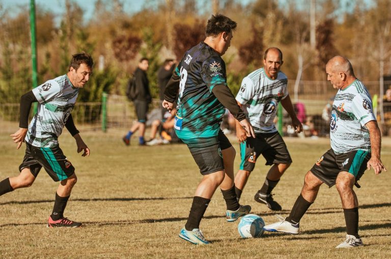 Goles, pasión y tablas al rojo vivo: el repaso completo de la segunda fecha del torneo “Entre Amigos”