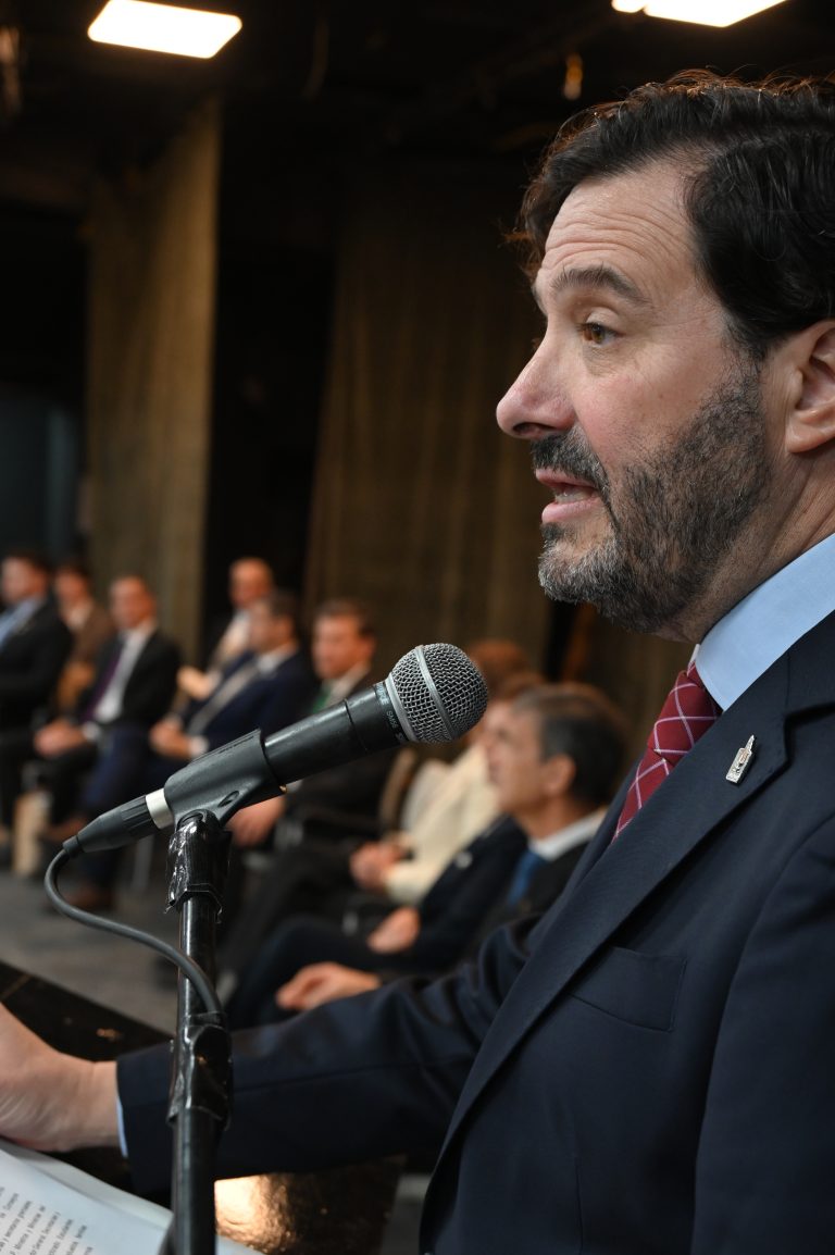 Con eje en los estudiantes y derechos humanos, Marull asumió el rectorado de la UNLPam