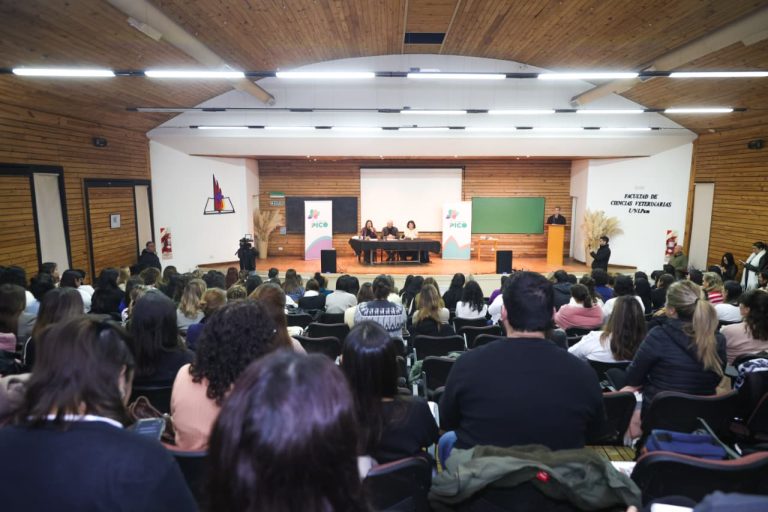 Fernanda Alonso en una capacitación social: “Es clave la presencia territorial y ponerse en el lugar del otro”